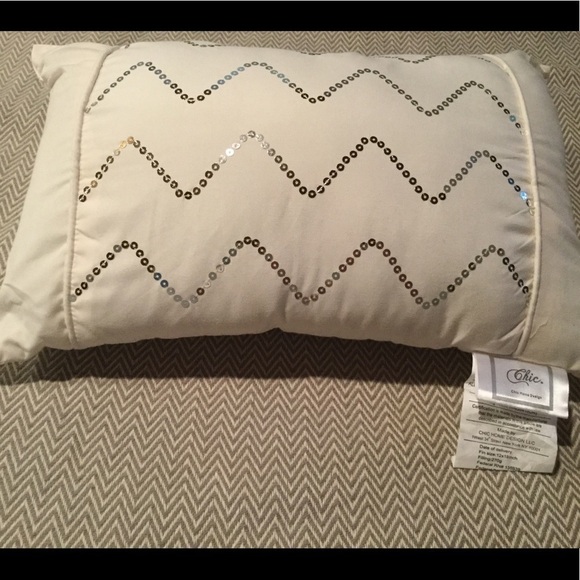 Chic Home Design Throw Pillow - Picture 1 of 4